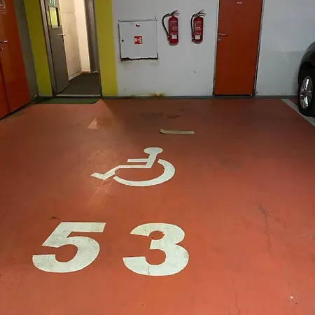 Luxusni U Sjezdovek S Garazi